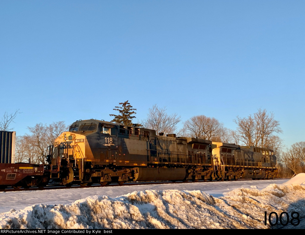 CSX 121 on I008